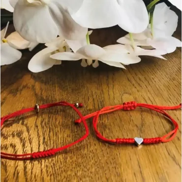 ibetisches Armband mit roten Knoten – Symbol für Liebe, Harmonie und positive Energie